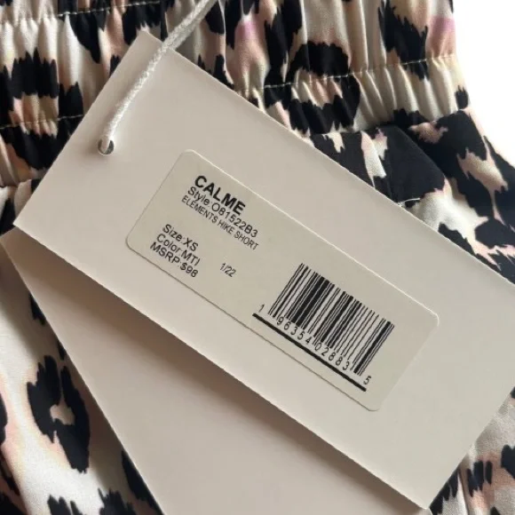 NWT Johnny Was Calme Women’s Elements White Animal Print Hike Short Size XS - Picture 3 of 7